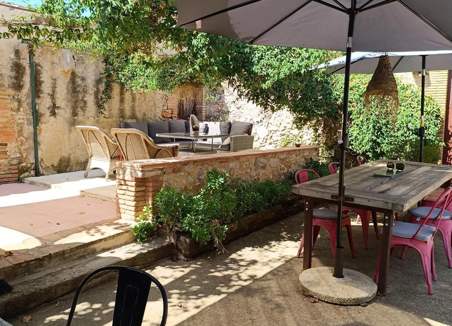 *** Bed & Breakfast Mas Del Llop Blanc - Dog Friendly Hostal Rural - B&B Sobrestany Spain