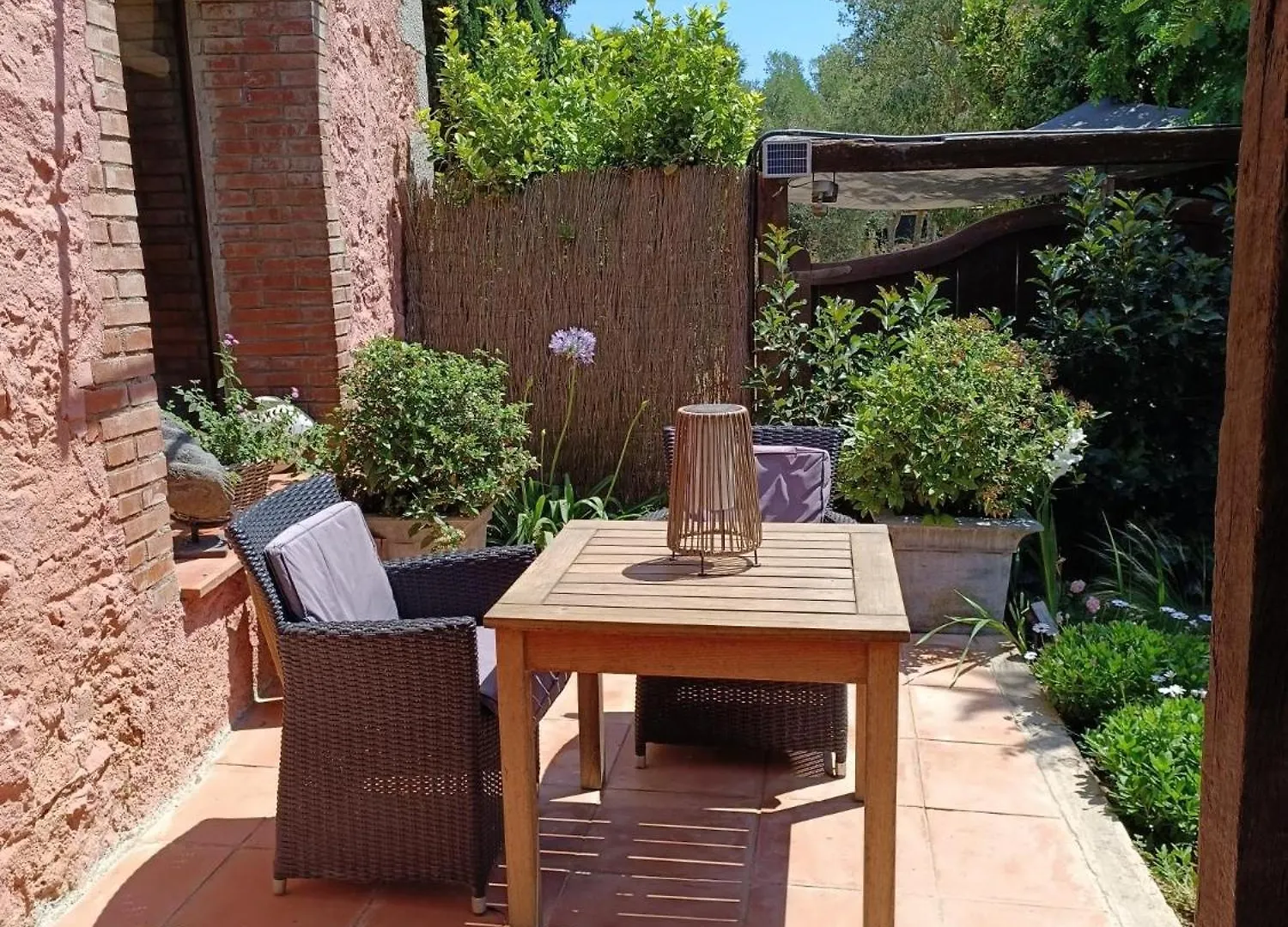 Mas Del Llop Blanc - Dog Friendly Hostal Rural - B&B Sobrestany Spain